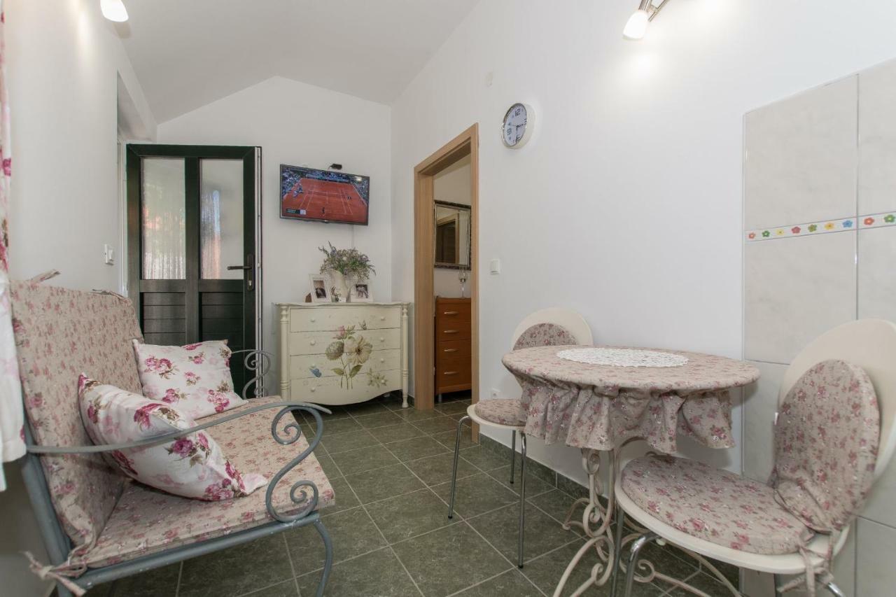 Holiday Home Godinj Donje Rascane Eksteriør billede